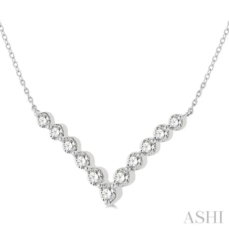 1 Ctw Chevron Round Cut Diamond Necklace in 14K White Gold