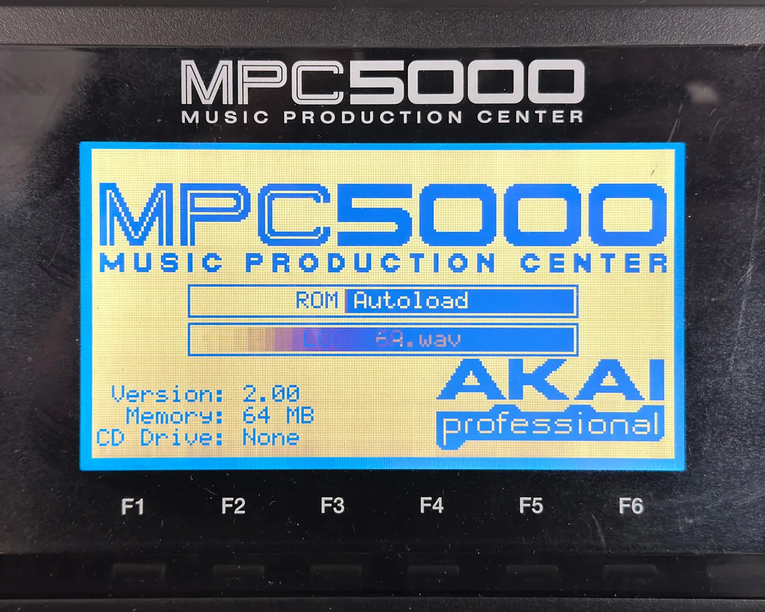 Akai MPC5000 MPC5000 Music Production Drum Machine with Synthesizer

Akai Pro