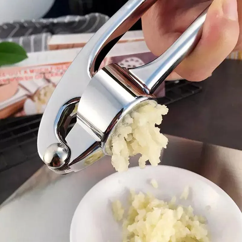 Ergonomic garlic chopper