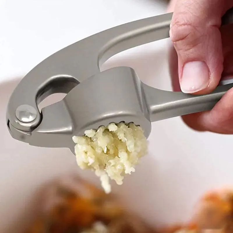 Ergonomic garlic chopper