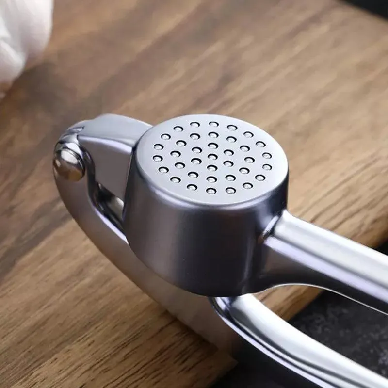 Ergonomic garlic chopper