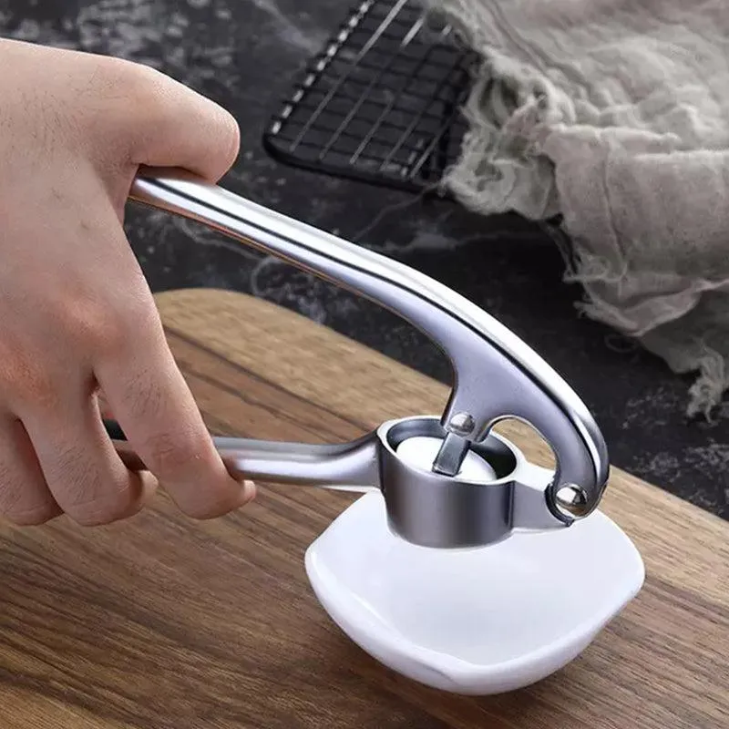 Ergonomic garlic chopper